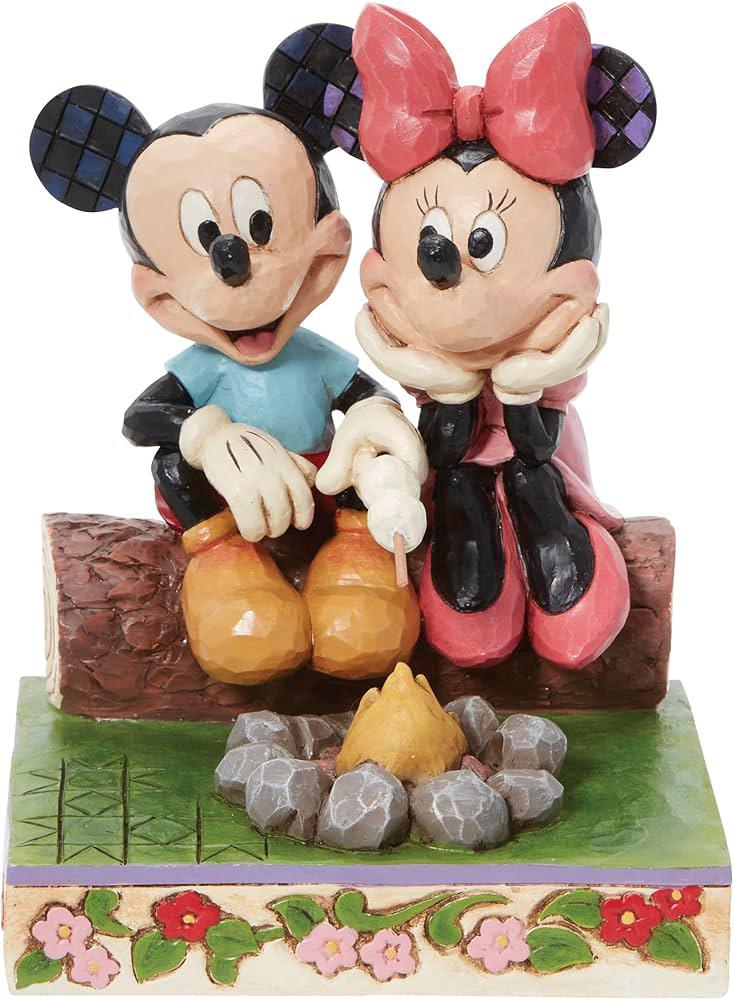 Statuetta Disney Traditions di Topolino e Minnie al falò.